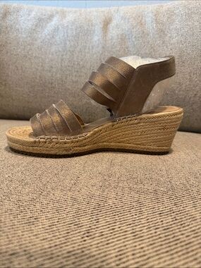 EILEEN FISHER Wedge Espadrille Sandals in Metallic Taupe